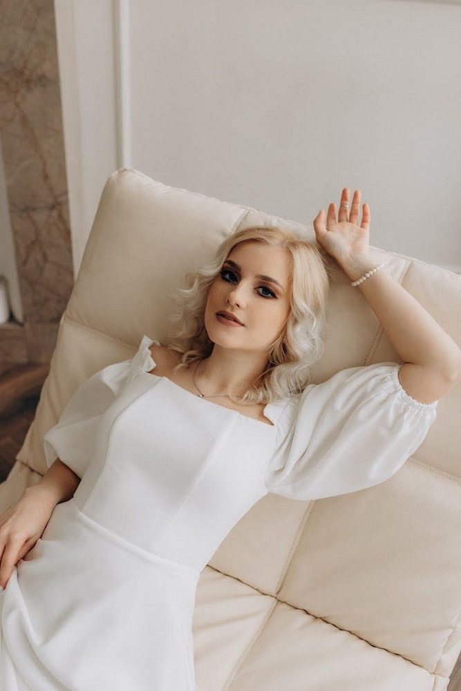 Это лучшее платье которое у меня было😍Хочу у этого бренда еще что-нибудь, качество идеальное! пожалуйста расширяйте линейку)) Это было мое идеально свадебное платье, получила море комплиментов🤍🤍🤍 + платье скрадывает животик, я была на 3 месяце беременности. 