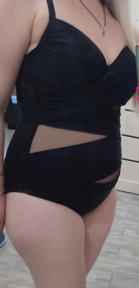 Отзыв для полненьких. У меня размер 50, рост 165, купальник подошёл идеально. Скрывает и утягивает висящий животик. Рекомендую. Фото не очень, но надеюсь мой отзыв поможет в выборе. рекомендую.