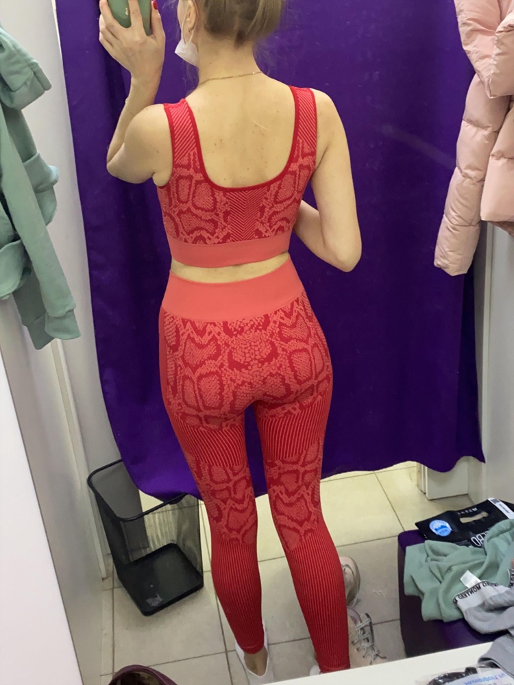 Офигенный костюм, удобный, но пока не взяла, тройку хочу, ОГ 80, ОТ 67, ОБ 91, размер М подошёл, чашечки очень плотные и плоские, для маленькой груди идеально 😅 верх действительно меньше, по сравнению с низом, я бы хотела чуть посвободнее, но тогда штаны были бы велики ))