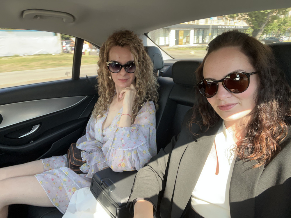 Топ оооочень понравился! Не сползает, сидит огонь. Закажу ещё чёрный такой! Главное, чтоб не скатался после стирки) я ещё не стирала 