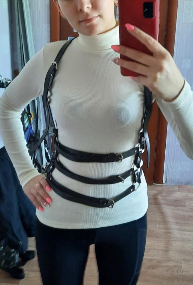 Портупея очень классная, действительно очень! Мягкие ремни но форму держат превосходно!  И изнанка не осыпается, белую одежду не пачкает! На мой 44й размер буду ещё делать дырочки, велико, но смотрится потрясающе, спасибо большое 👍👍👍