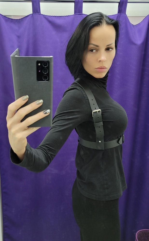 Кожа, грубая, но мне это понравилось,  соответствует общему виду.

Параметры в профиле. 
И свои заполните,  пожалуйста,  для взаимного удобства подбора размеров!.