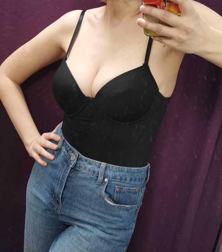 Пришёл быстро, чистый, понравился, сел по фигуре, не утягивает, но сглаживает. L села нормально, размер ОГ 80с.