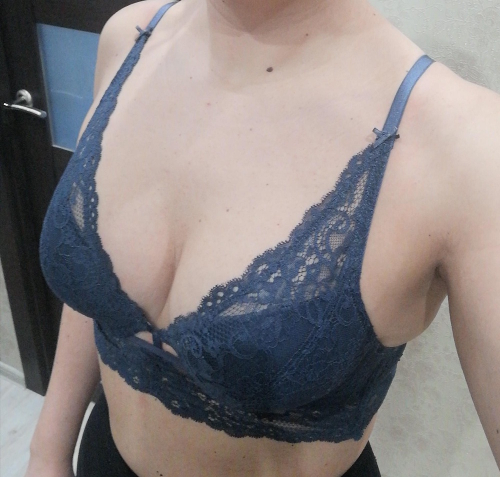 Мне очень понравился комплект. Швы на чашечках не заметны, не выпирают, сидит отлично