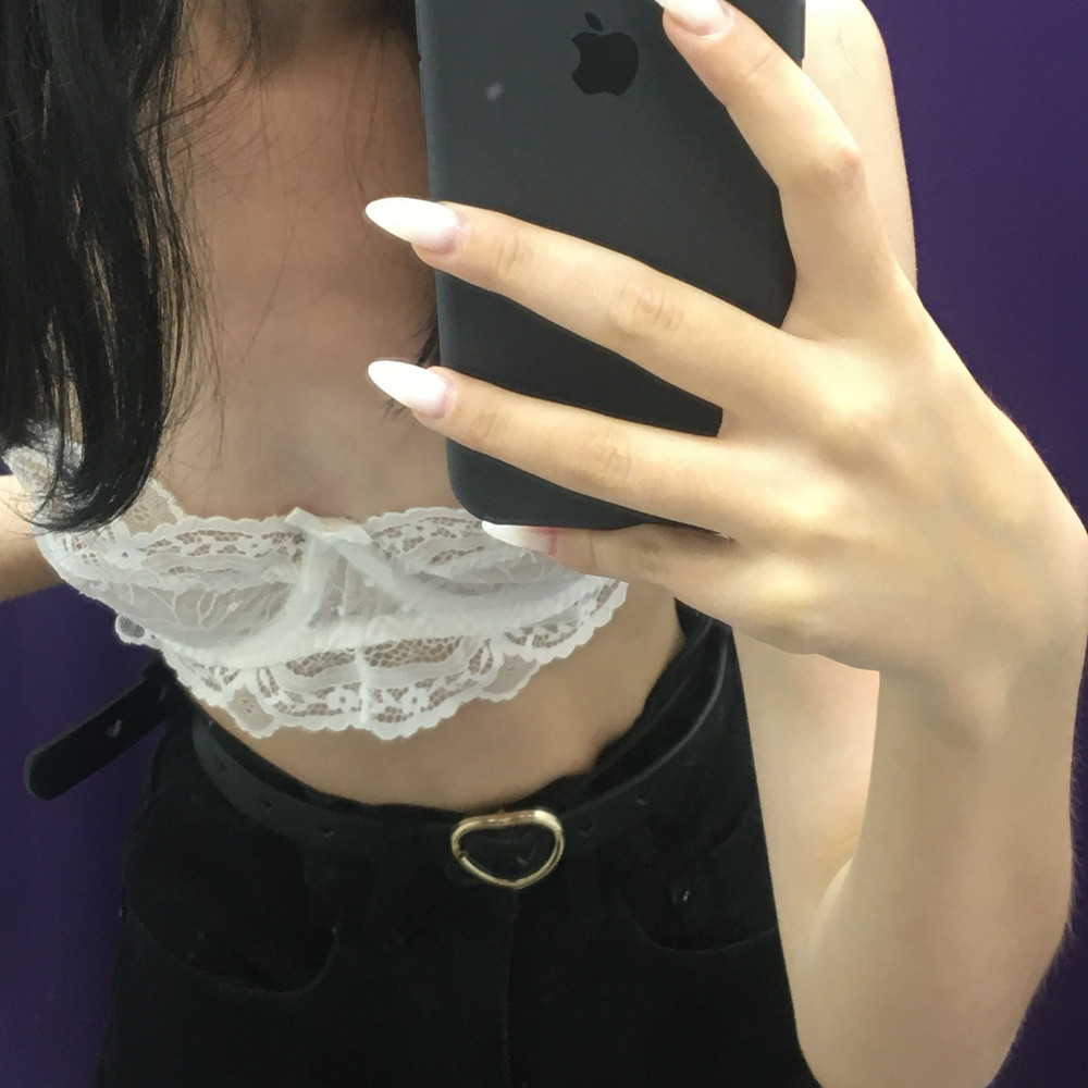 Очень нежный и милый комплект, у меня грудь маленькая и сама по себе я очень худая, поэтому в спине большой, но это не проблема, можно ушить, трусики вообще бомба)