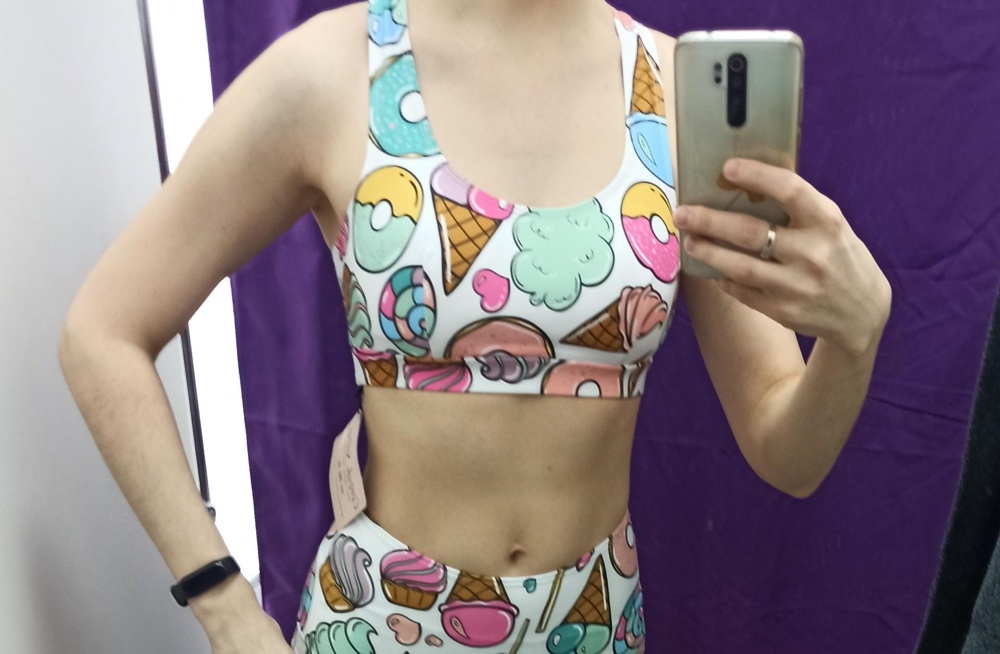 Полный восторг! Правда нужно потрудиться, чтобы как следует расправить пересекающиеся лямки на спине. Но зато все садится идеально!)