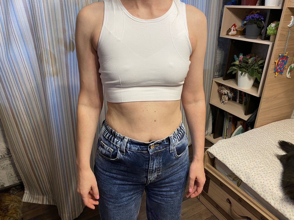 Топ пришёл в хорошем состоянии,очень удобный,он с чашками ,просто я их вытащила,заказывала размер s сел как влитой