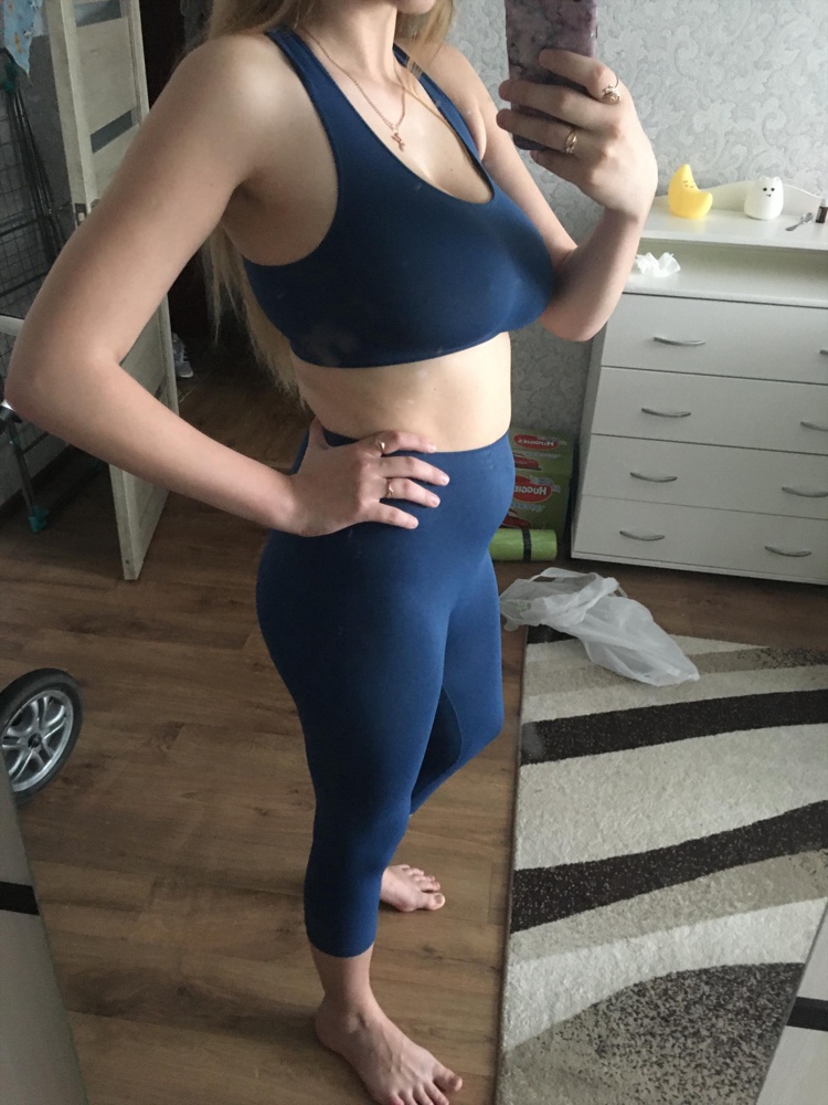 Классный топ, за свою цену. Большую грудь конечно крепко не держит, но для тренировки пресса, ног, йоги пойдёт)