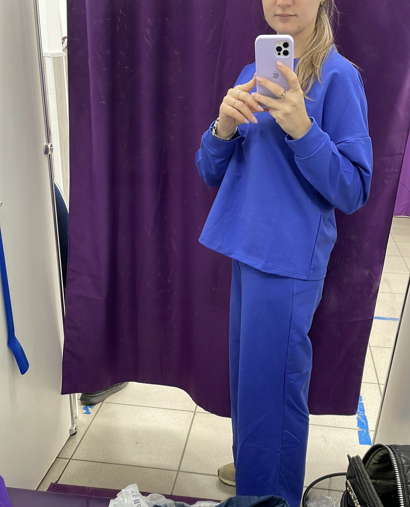 Костюм классный .Ткань -супер,мягкая ,приятная к телу.Костюм пришел без брака .Размер в размер .Упаковка целая