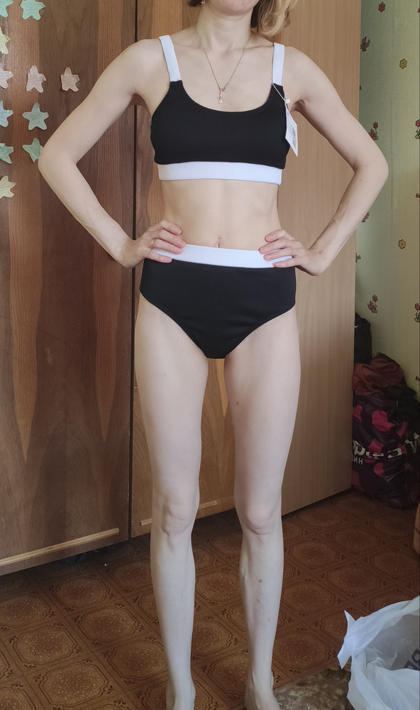 Хорошо сидит. Я худая, и мне кажется на мне неплохо смотрится. А на фитоняше будет вообще круто смотреться!