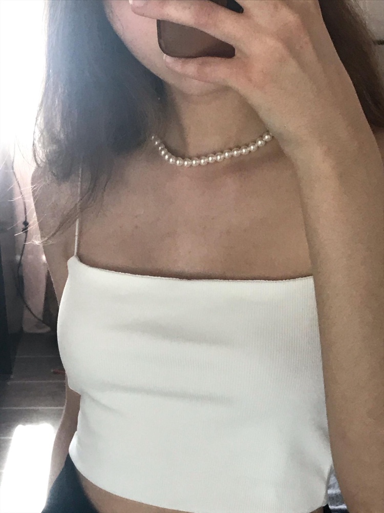 У меня смуглая кожа и белый не просвечивает вообще 