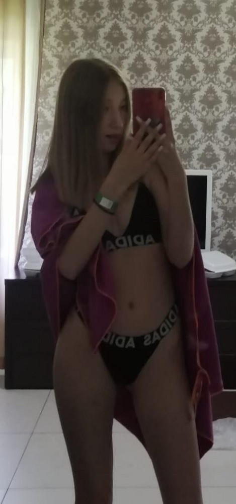 Отличное качество. Брали на девочку 13 лет. Рост 160. На грудь первого размера подошло отлично. Плавки впритык.