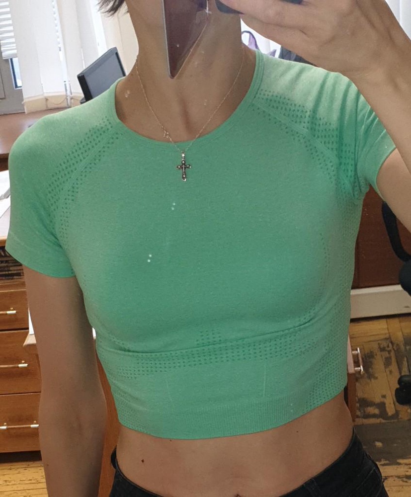 Классный! яркий 🌞! К телу ну оочень приятный! Но... Я люблю чтоб все тело было закрыто  и от раша ждала, что он будет до талии. Верну этот и найду До талии. 
Но товар действительно отличный!