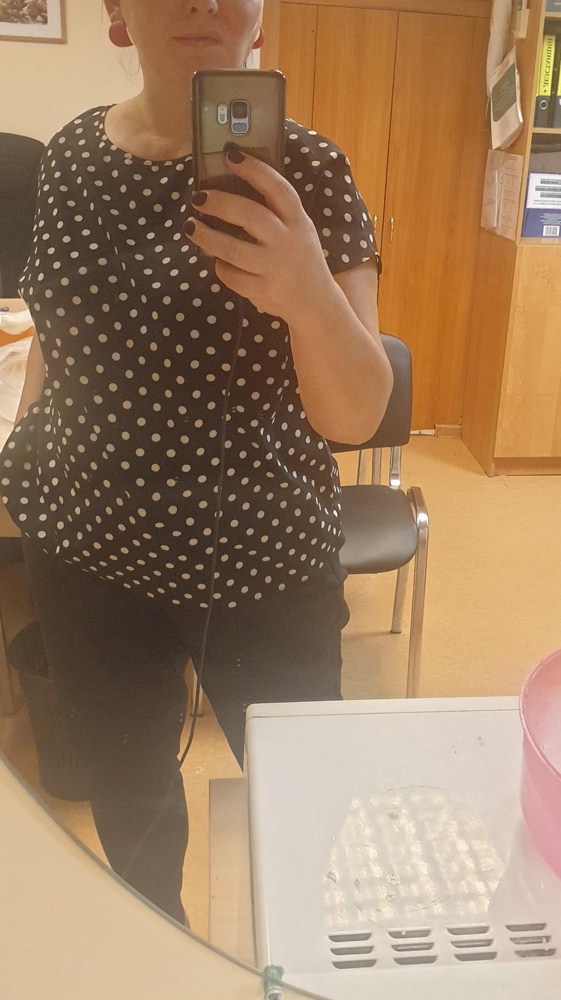 Отличная кофточка! Рекомендую. Я взяла на размер побольше, так  свободнее себя чувствуешь. Другие цвета этого бренда тоже в моем гардеробе)! Подходят ко всему, гладится и отпаивается отлично!