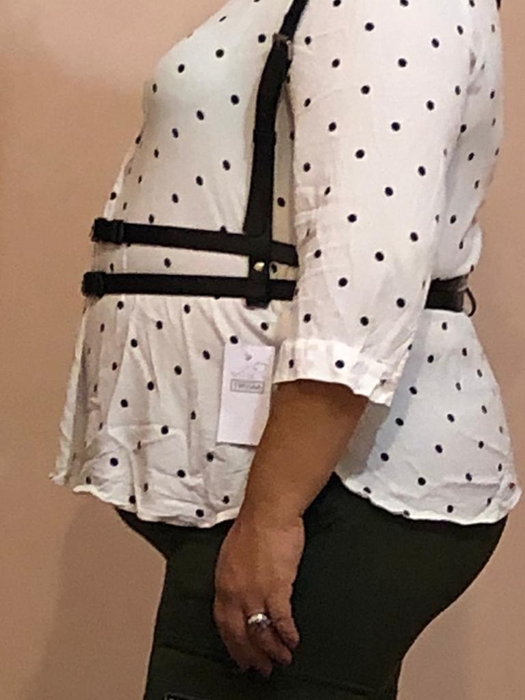 На мой большой живот с размером 52-54 налезла, но не села. Сама портупея очень хорошего качества, гладкая, приятная, рекомендую девушкам с талией