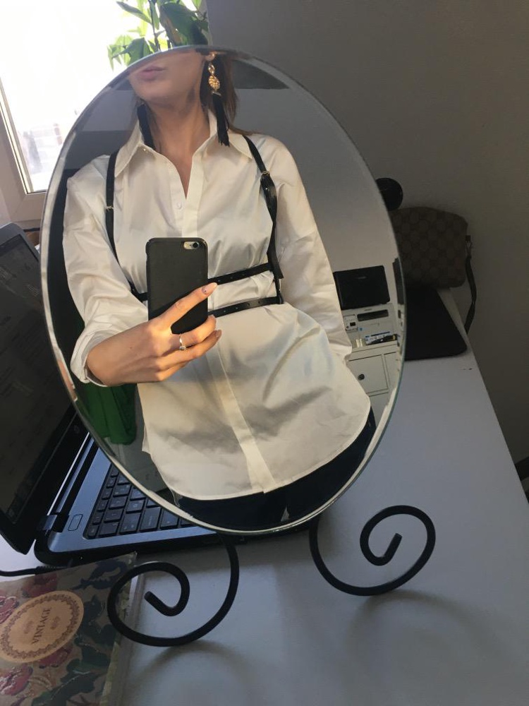 Портупея огонь!))) хорошее качество, ничем не пахнет, очень сексуально выглядит практически с любым образом))