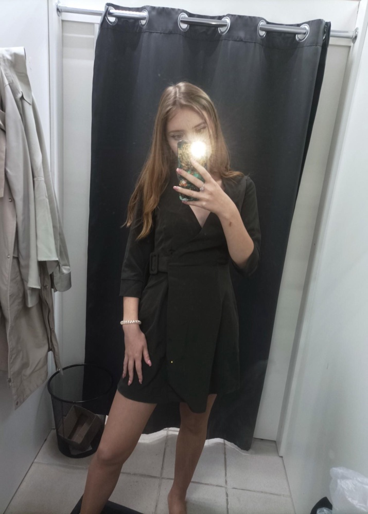 Мне очень понравилось, на рост 169 не сильно короткое, вырез заколола булавкой, красивое платье