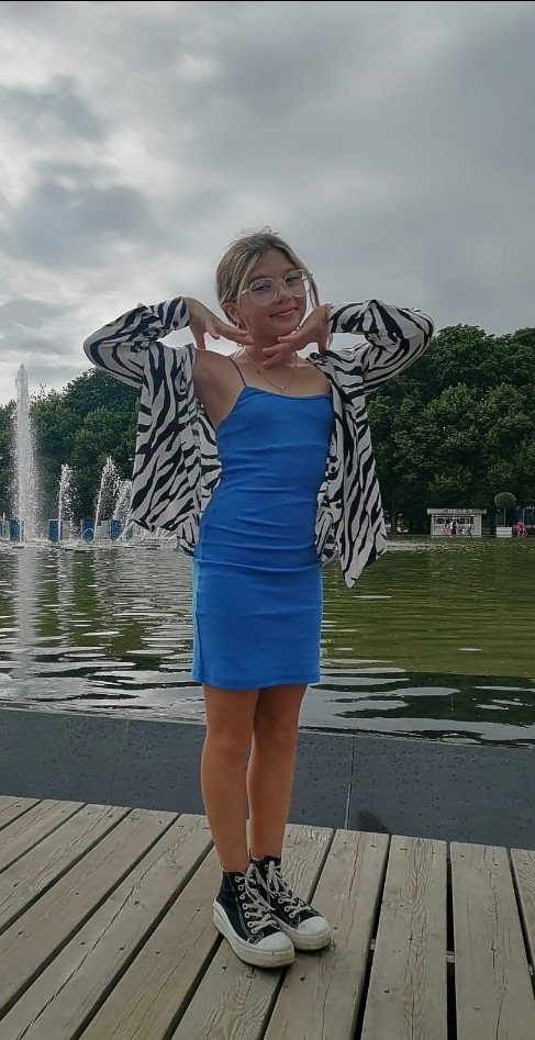 Прекрасное платье,все село отлично. И цвет прекрасный