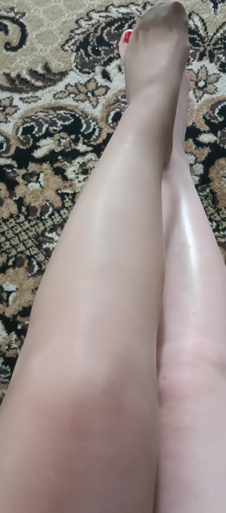 Долго выбирала и решилась купить. Попробовать! Удивлена!!! За 115 рублей колготки просто шикарные!!! На ноге сидят удобно,не сползают,обтягивают. В общем супер! Не ожидала такого результата!!! Цвет коричневый круто смотрится,как красивый загар 👍 с учётом носки капроновых колготок разных брендов,этот вариант,с учётом цены,самый лучший!!! И если прорвутся то не жалко!!! Не 300 и дороже рублей все таки!! Девочки,однозначно советую!!!