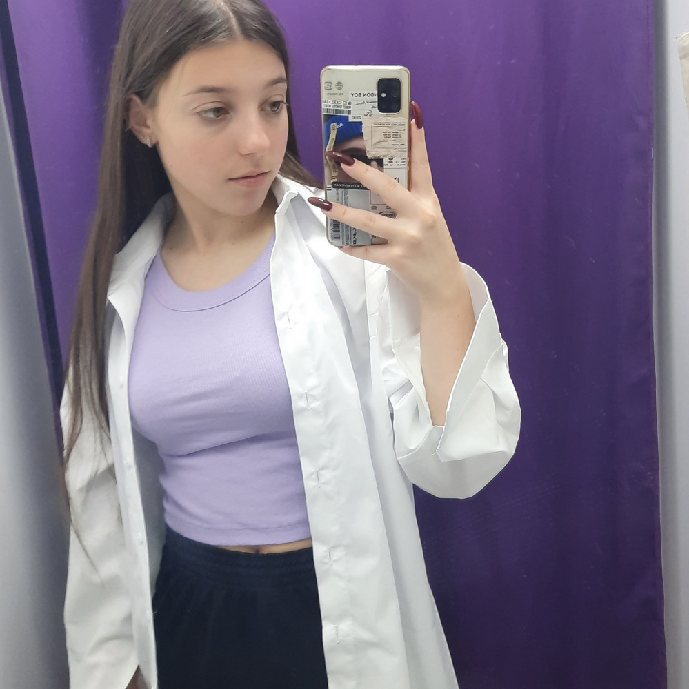 Рубашка классная, плотная, не просвечивает, села отлично