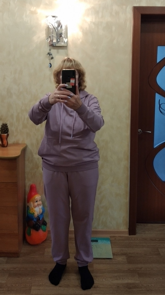 Замечательный костюм ткань плотная , но на 50 р можно  было меньше взять