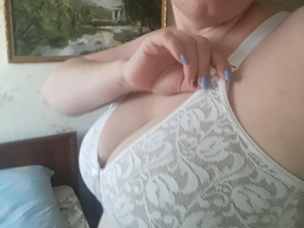 Бюст пришел хорошо упакован. Прошит качественно. Держит большую грудь слабовато и немного  приплющивает.но удобный в носке.ставлю 4 звезды, так как хочется чтоб нижнюю чашку немного пошире сделали.