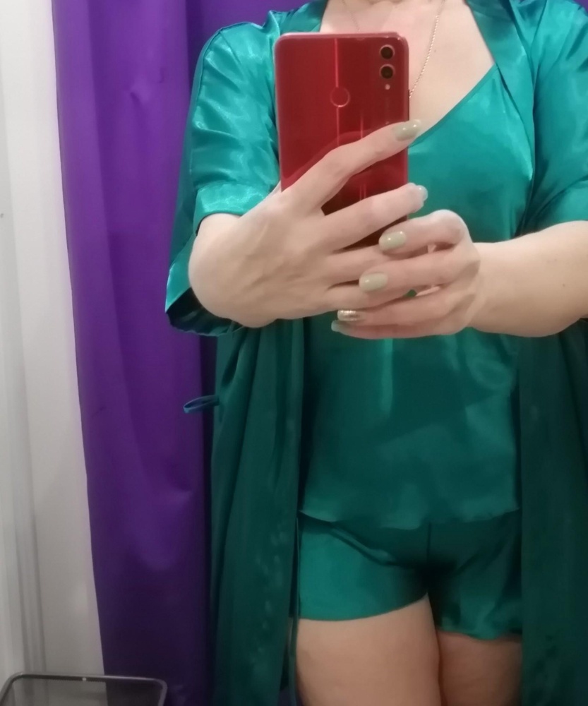 Красивая пижама, но  халат такого же размера оказался велик.