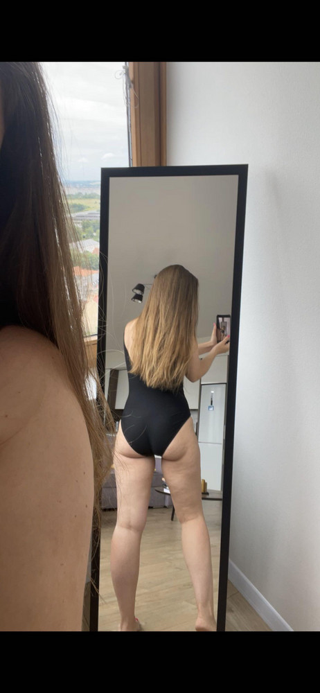 Очень выигрышная модель на любую фигуру, классически красиво. Где нужно подтягивает, утонченно смотрится со спины, по фигуре супер! Качество люкс , после купания не висит и пузырем не становиться. 