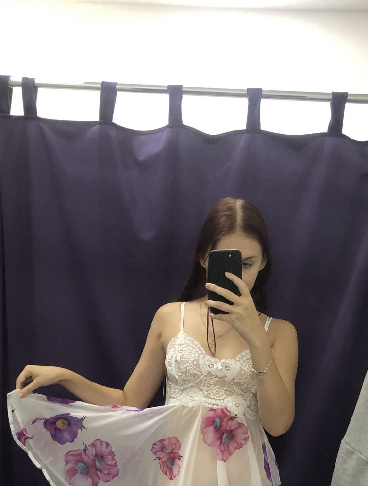 Сверху ткань приятная не колется, не понравились цветочки, из-за этого, конечно снижать оценку не буду)