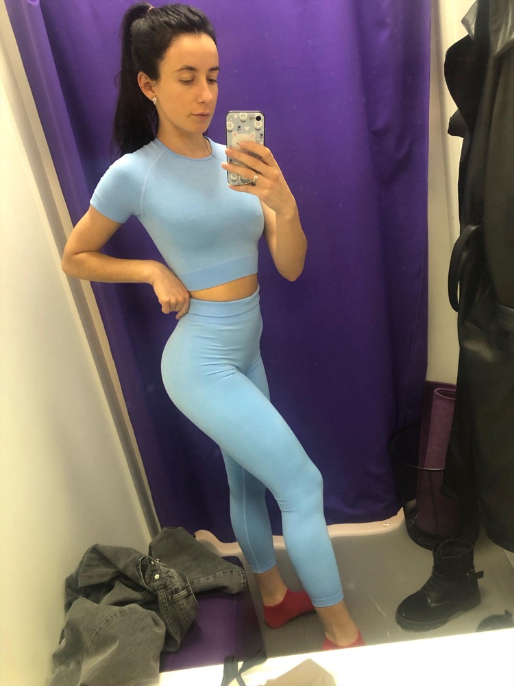 Костюм пушка не просвечиваеться идеально сидит сидит прям плотно я люблю когда так 