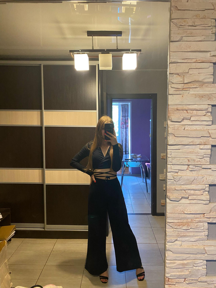 Доставка быстрая . Костюм очень хорошего качества . Размер соответствует. На рост 163 длинноват , пришлось укорачивать  . Но не смотря на это , покупкой осталась довольна . Спасибо ❤️