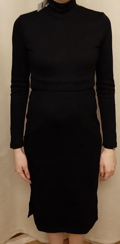 Платье хорошее.  Я обычно покупаю себе S или 42 но это платье 44. Рост у меня 170.