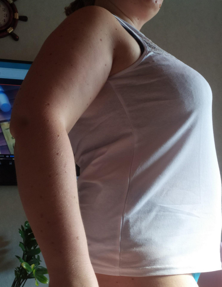 Отличный топ! Очень довольна! Сшито хорошо, никаких запахов и торчащих ниток. Размер соответствует. Огромное спасибо продавцу! Рекомендую!