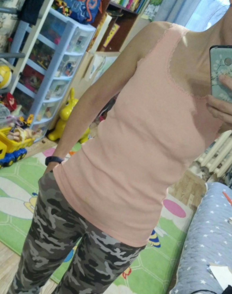 Хорошая бельевая маечка, сидит свободно, как по мне, можно и поплотнее. По длине на рост 157см идеально.