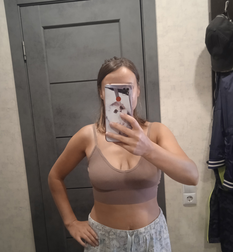 У меня таких аж 3 штуки👍. Очень клёвые удобные, мягкие. Рекомендую. Буду ещё брать. 🙃 на мой 46 идеально всё подошло 