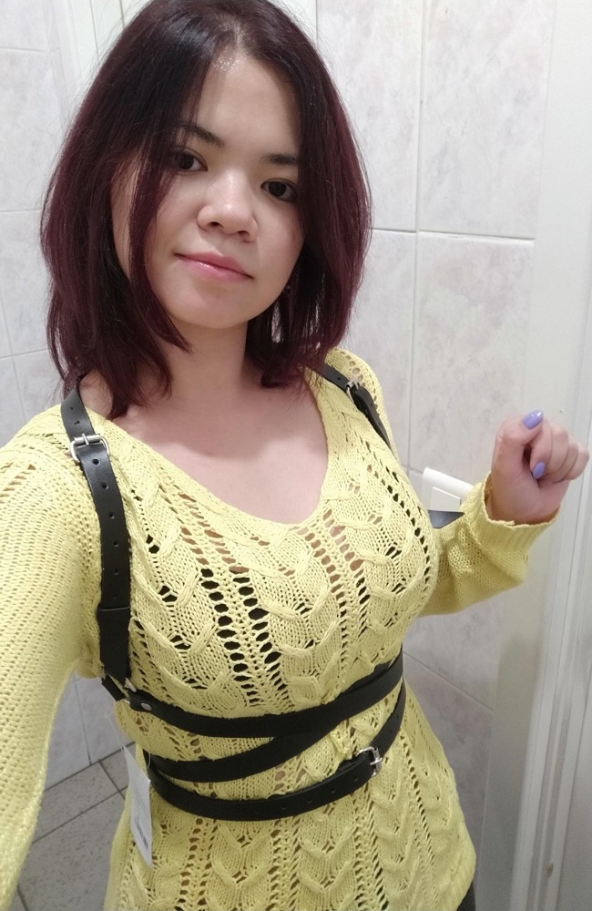 10/10! Брала, ориентируясь на обхват талии, село отлично. Всё крепко, кожа толстая, всё отлично регулируется