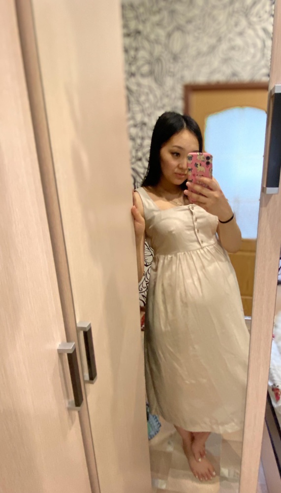 4/5 за то, что большемерит чуток 46 размер (для девочек с пышной грудью сядет отлично). Качество хорошее. На рост 178, длина идеальная. Цвет картинке соответствует.