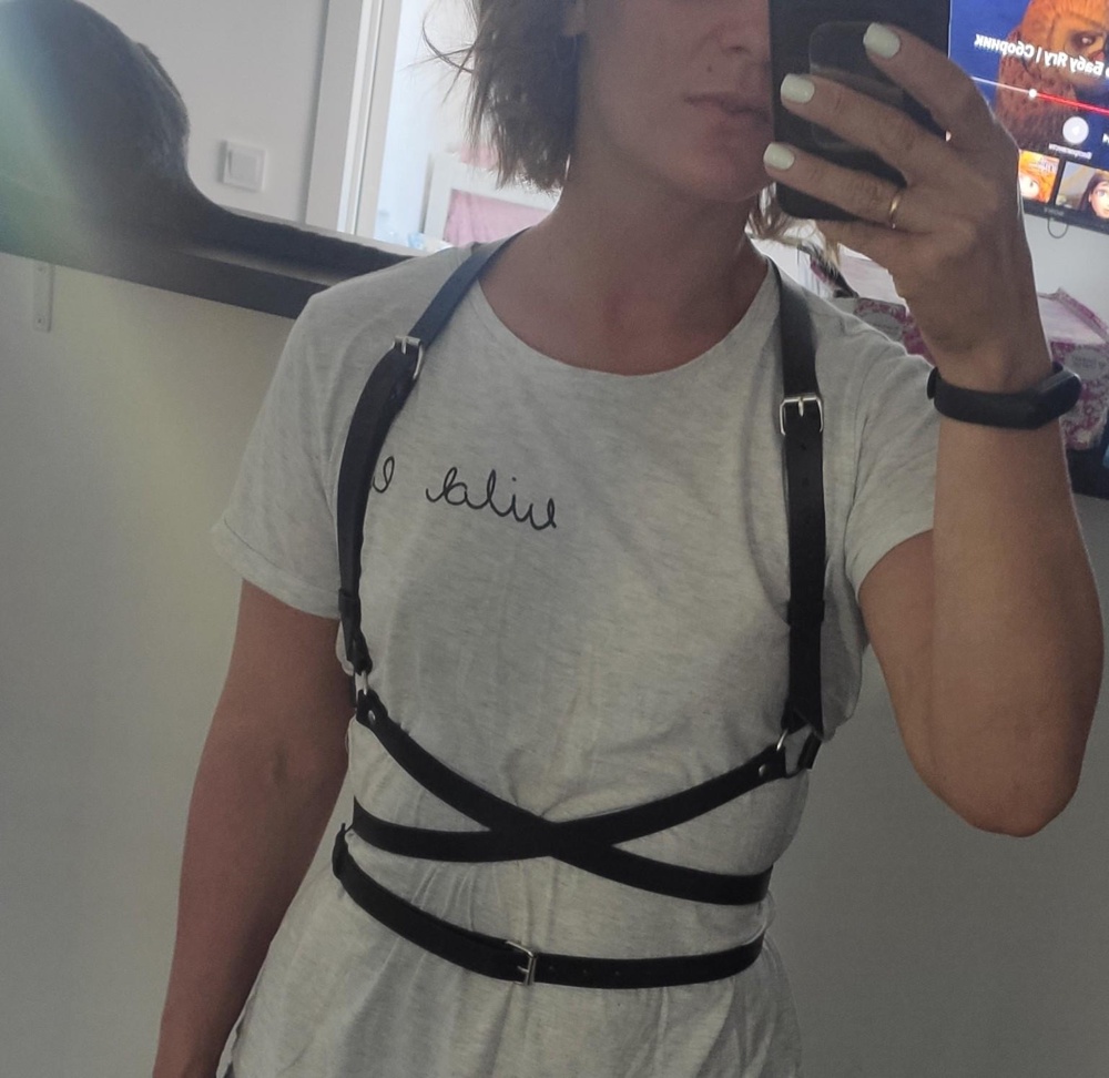 Потрясающая портупея. Все аккуратно. Брала по размеру, села идеально, на 44 взяла 44-46.