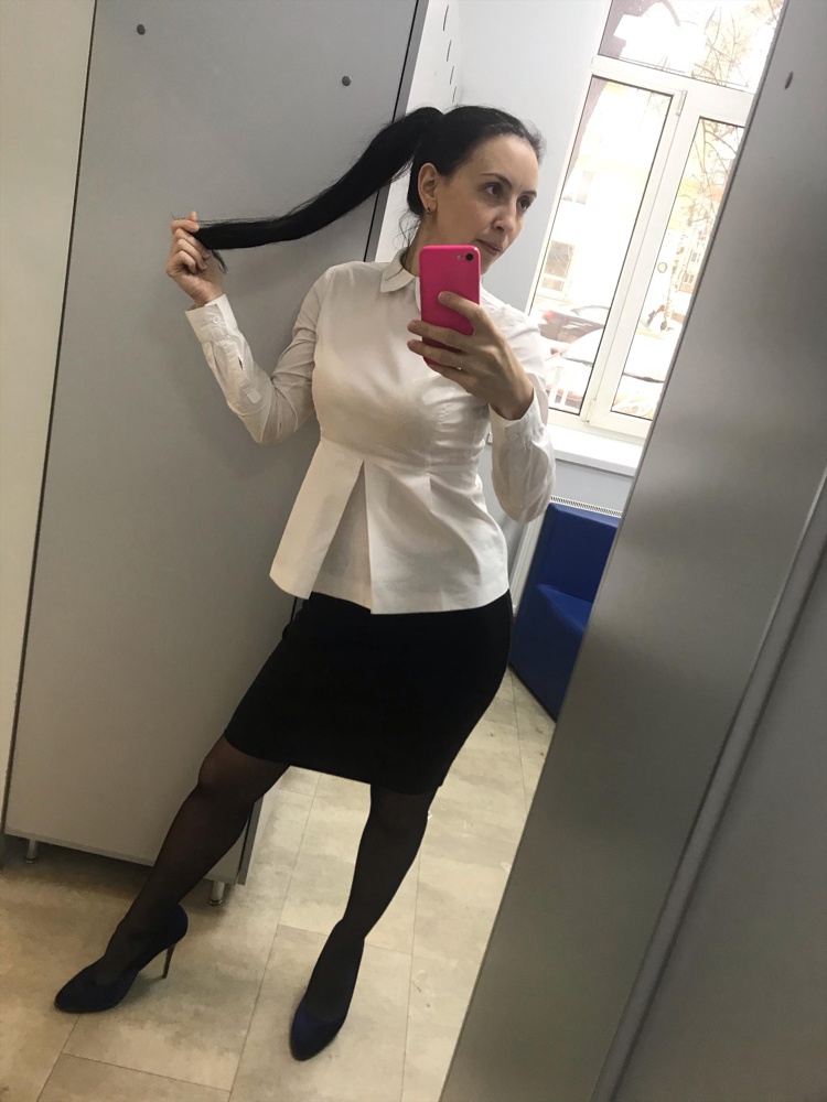 Отличная блузка, покупаю второй раз. Удачная моделька, мне очень нравиться. Да она конечно мнётся очень при носке, но для меня это не критично) 