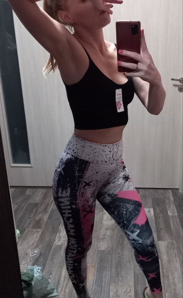 Тайтсы Бомба ! 
Прочные, удобные, швы крепкие, яркие, по размеру, высокие.
Эксплуатирую в зале, нареканий нет.
очень рада, что выбрала именно их.
Буду брать другой расцветки ещё, на смену