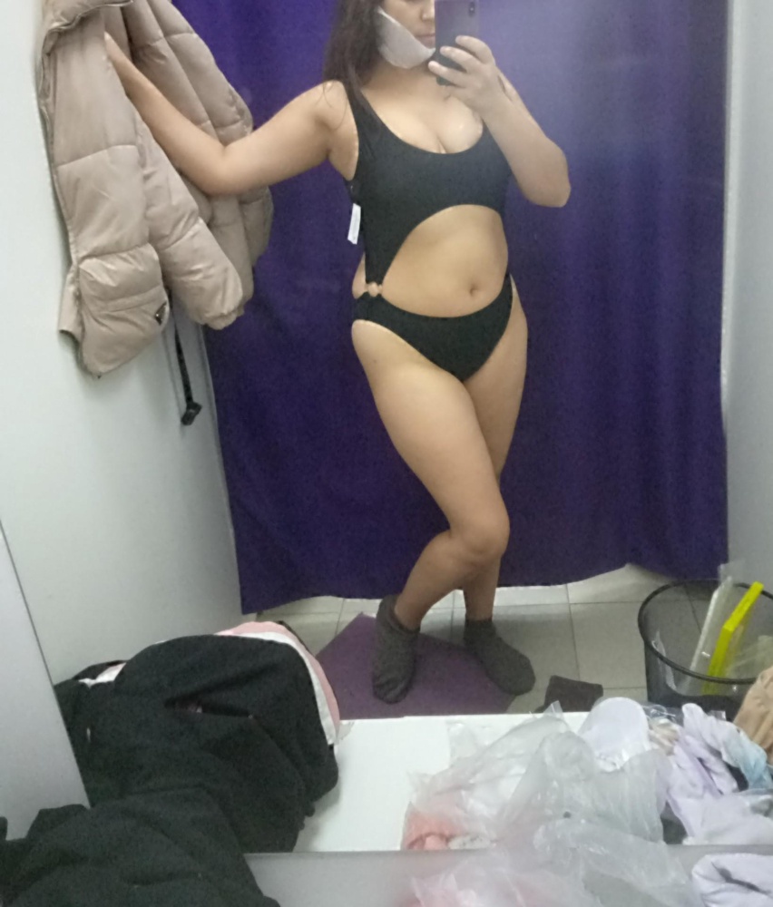 Поменяйте размерную сетку, не вводите девушек в заблуждение неправильным размером. Купальник заказала самый большой а в итоге он максимум на 46 и то все еле еле держиться, но качество ткани хорошее,  плотный. На худых будет секси, а на плотных дамах как  я смотрится не особо симпотично, видно все недостатки фигуры. Купальник для худышек!