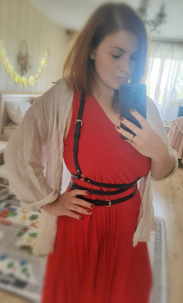 Отличный аксессуар*,который украсит почти любой наряд, от майки до платья) Некая пикантная изюминка в образе) цена / качество не разочаровало👍