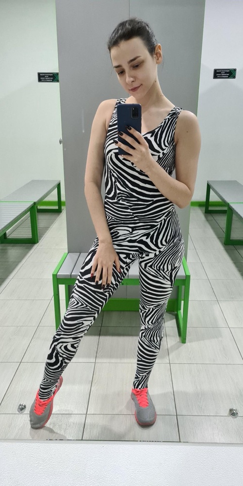 Комбинезон классный ! Расцветка очень нравится, яркий ,при натяжении не расплывается рисунок 👍 Спасибо производителю за такой стильный комбез👏