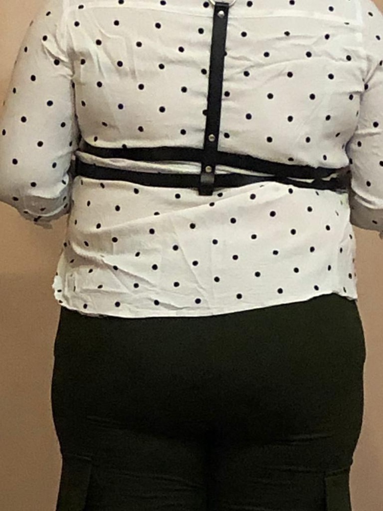 На мой большой живот с размером 52-54 налезла, но не села. Сама портупея очень хорошего качества, гладкая, приятная, рекомендую девушкам с талией