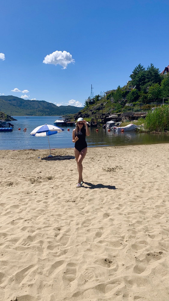 Хороший купальник ,только не удобно снимать его .