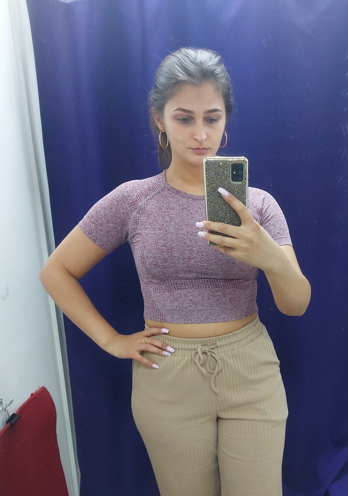 Отличный топ, удобен , хорошее качество цвет ближе к сиреневому