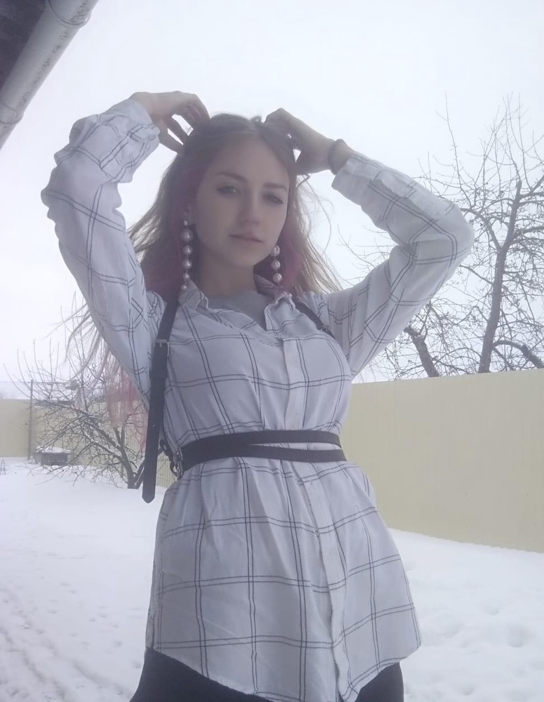 В целом, товар неплох. На рост 157 и талию 60 сел хорошо. Прокалывать дополнительных дырок для корректировки не потребовалось. Ремни довольно мягки, носить следует осторожнее.