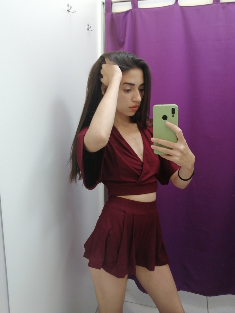 Даже с маленькой грудью красиво)