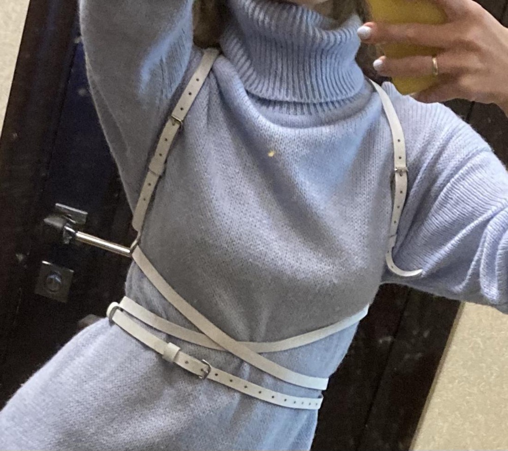 Хорошая портупея, выглядит изящно. Брала белую, хочу поменять на черную. А так всё супер!