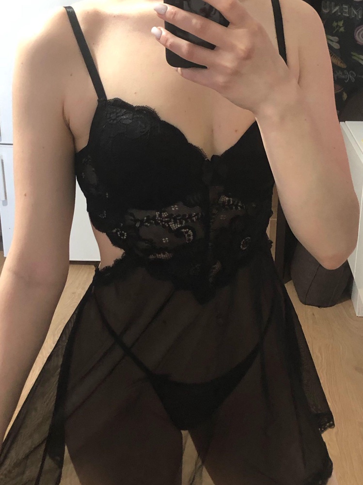 Идеально села😍 Единственное - трусики очень маленькие показались для размера М. Но в целом все прекрасно, рекомендую)